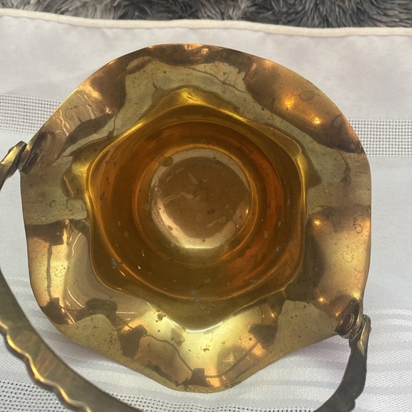 Vintage Brass Handle Basket - Picture 4 of 16